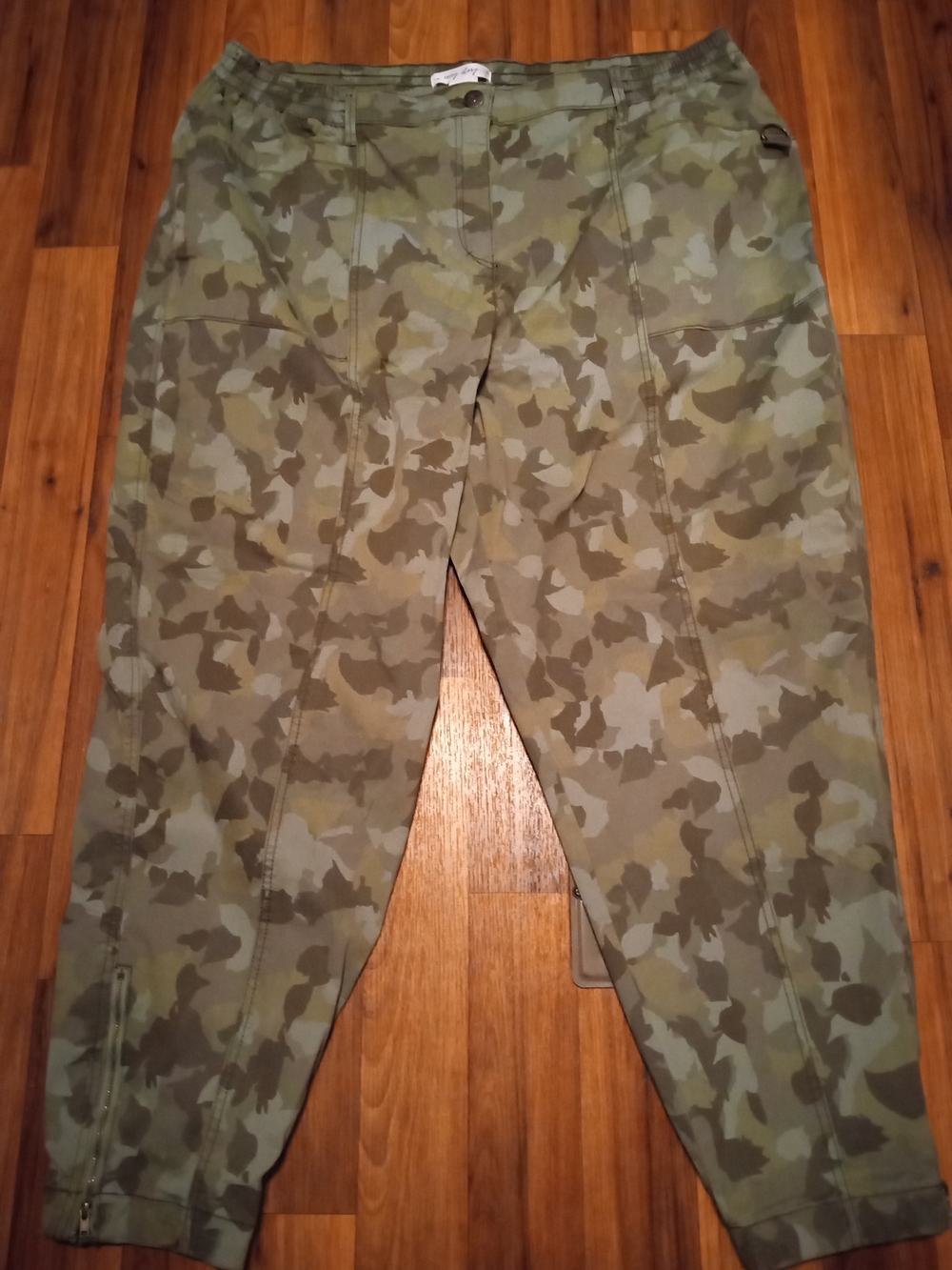 Penningtons Olive Camouflage Capris